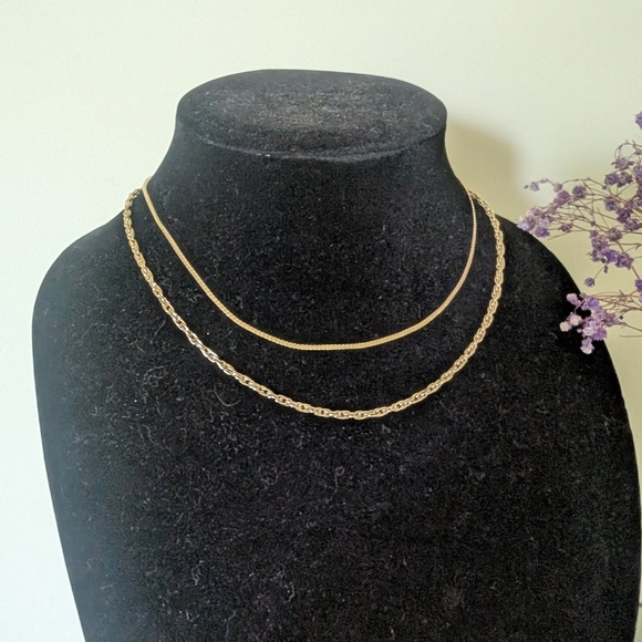 Jewelry - Elegant Gold Chain Necklace Set